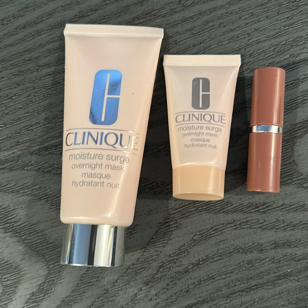 Clinique Moisture Surge Mask and Nude Lipstick Set